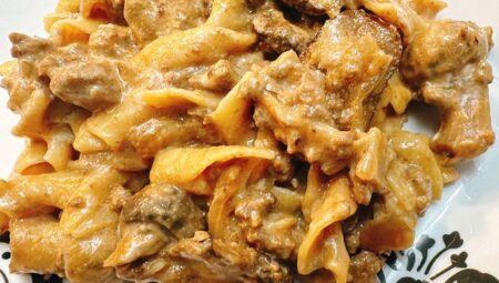 Slow Cooker Ground Beef Stroganoff