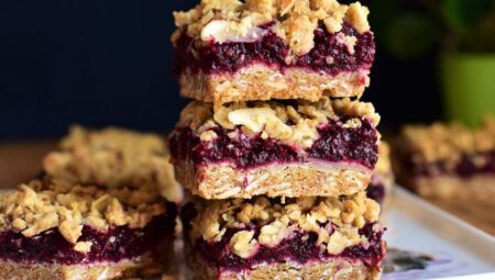 Fresh Blackberry Crumble Bars