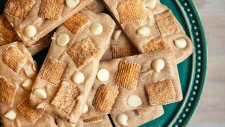 White Chocolate Cinnamon Toast Crunch Bars