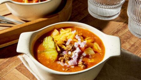 Slow Cooker Cheeseburger Soup