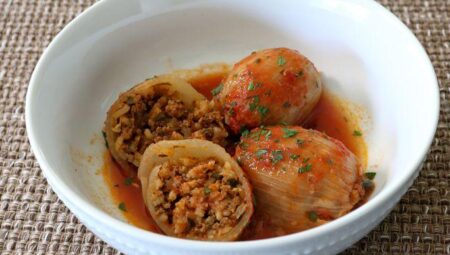 Greek Beef Stuffed Onions (Salantourmasi)